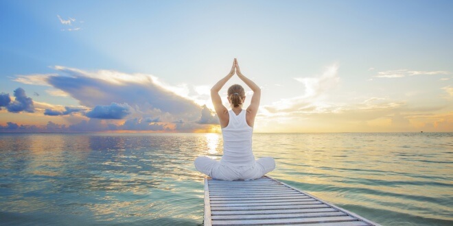 Lo Yoga Del Mattino Ritrova Vitalita Ed Energia Cinque Posizioni Per Iniziare Bene La Giornatala Vita Al Centro Adesso